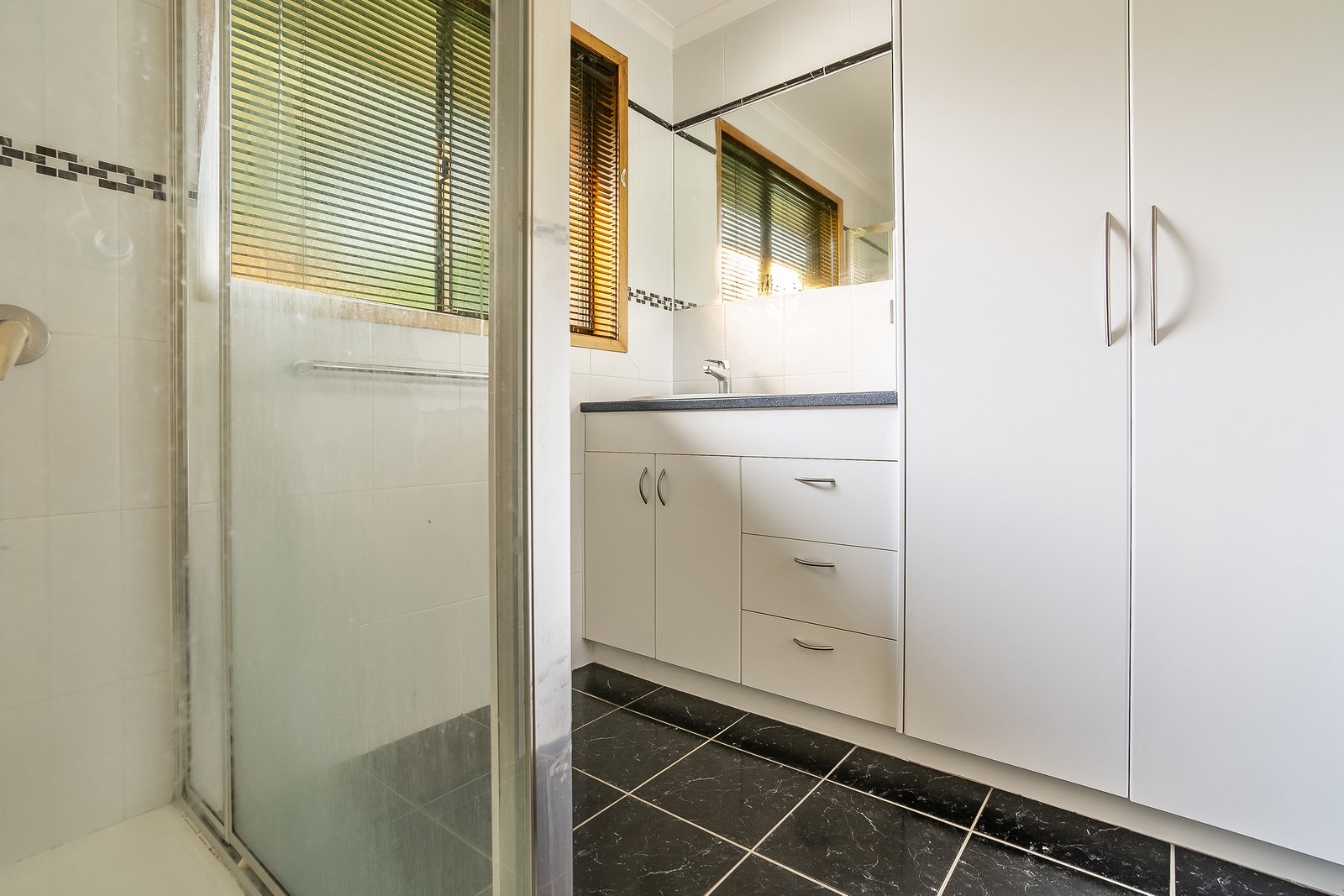 1/20 River Street BELLERIVE 5