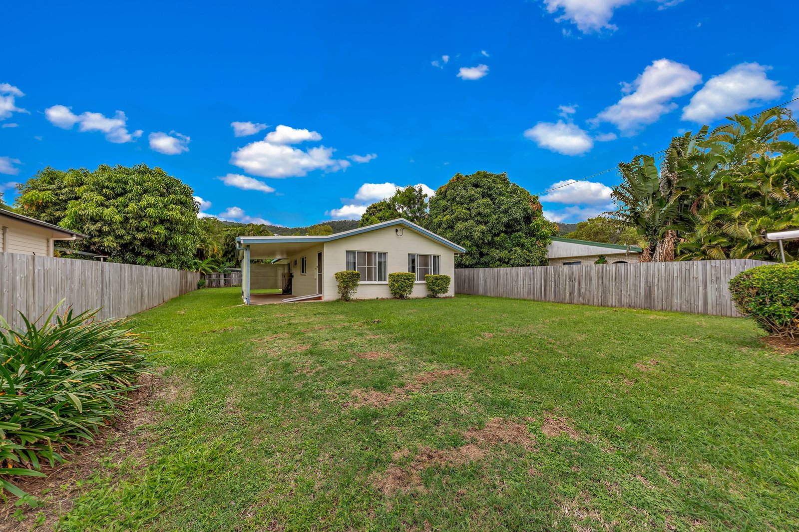 120 Shute Harbour Road CANNONVALE 2