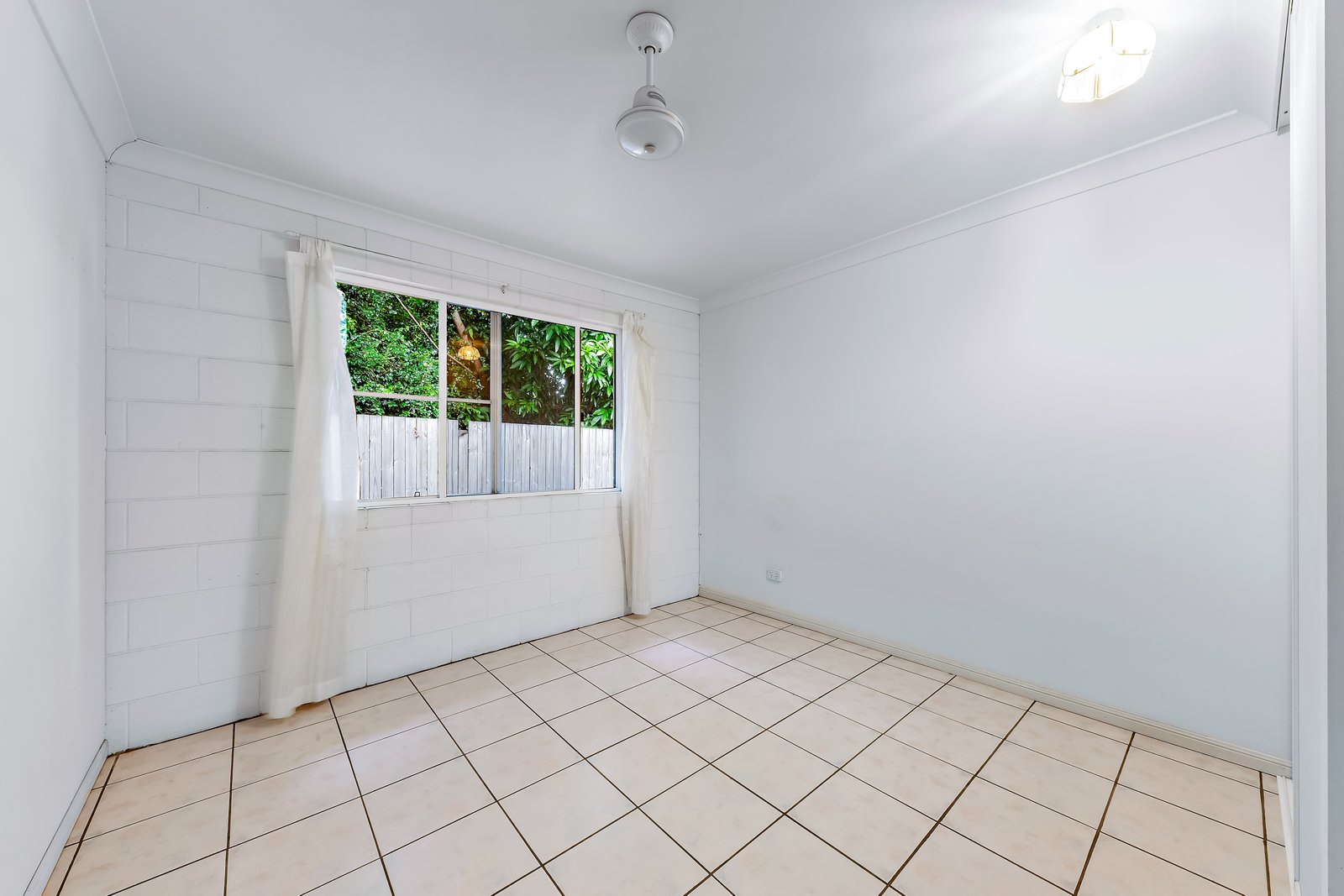 120 Shute Harbour Road CANNONVALE 7