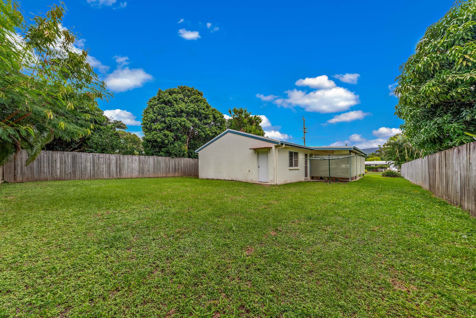 120 Shute Harbour Road CANNONVALE 8