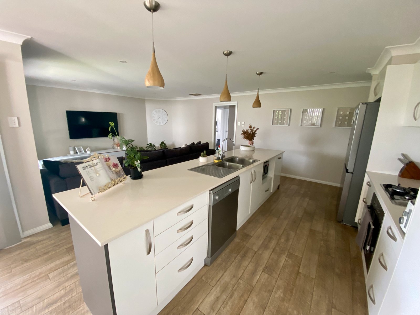 120 Verdelho Drive TAMWORTH 2