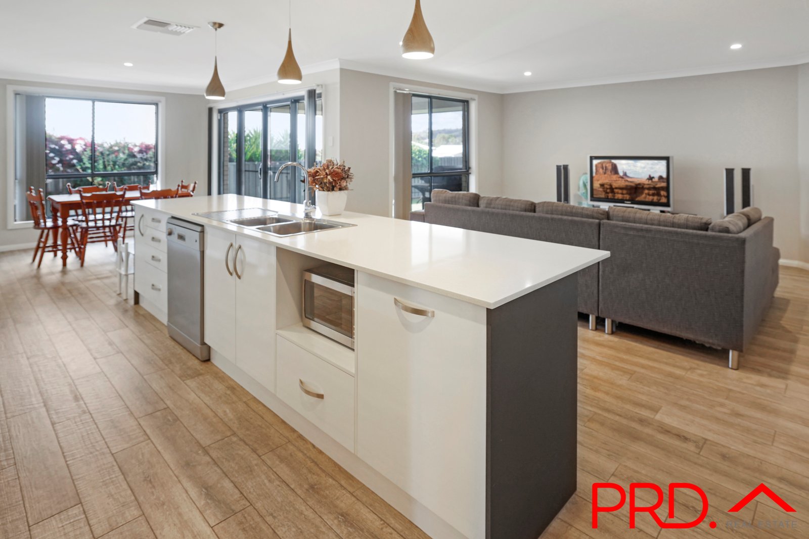 120 Verdelho Drive TAMWORTH 3