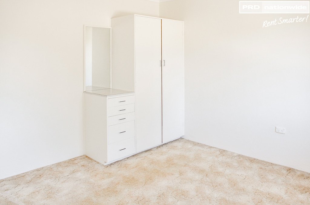 1/201 Lake Albert Road KOORINGAL 5