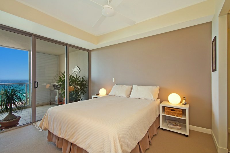 1201/3 McLean Street COOLANGATTA 5