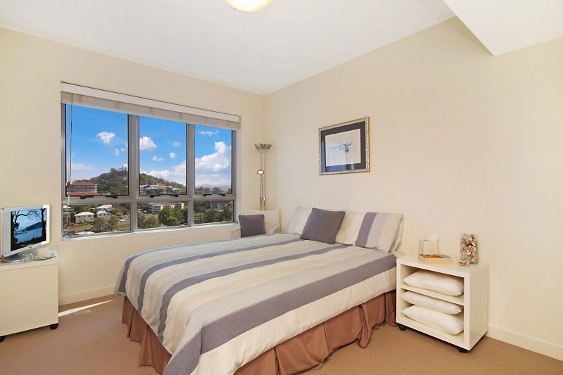 1201/3 McLean Street COOLANGATTA 9