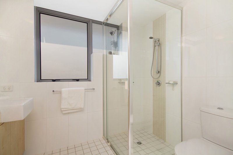 1201/3 McLean Street COOLANGATTA 10