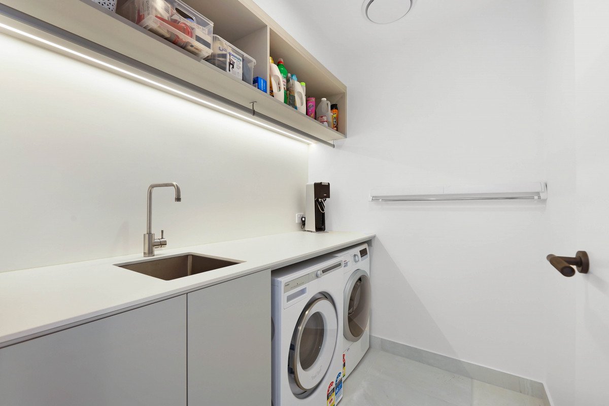 1202/112 The Esplanade Burleigh Heads 26