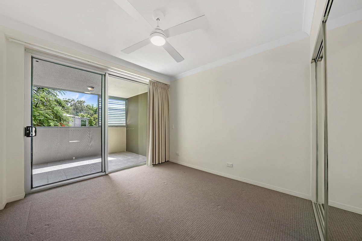 1202/12-14 Executive Drive Burleigh Waters 10