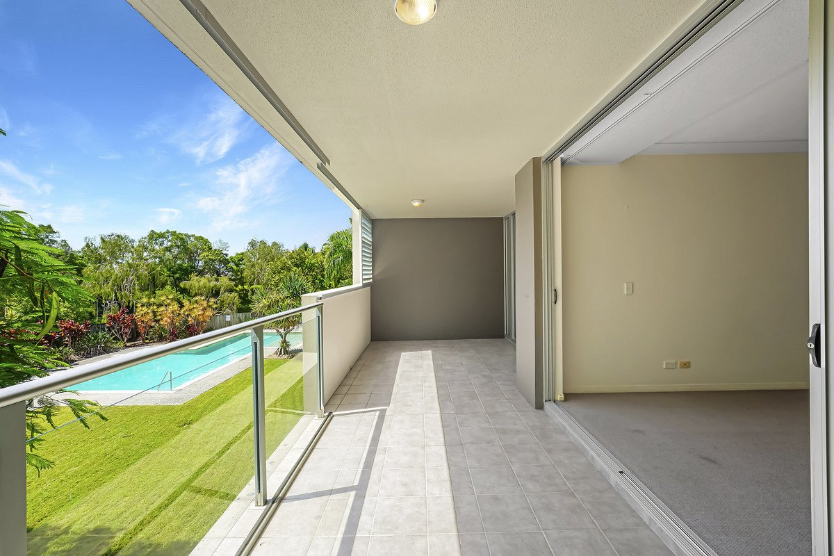 1202/12-14 Executive Drive Burleigh Waters 2