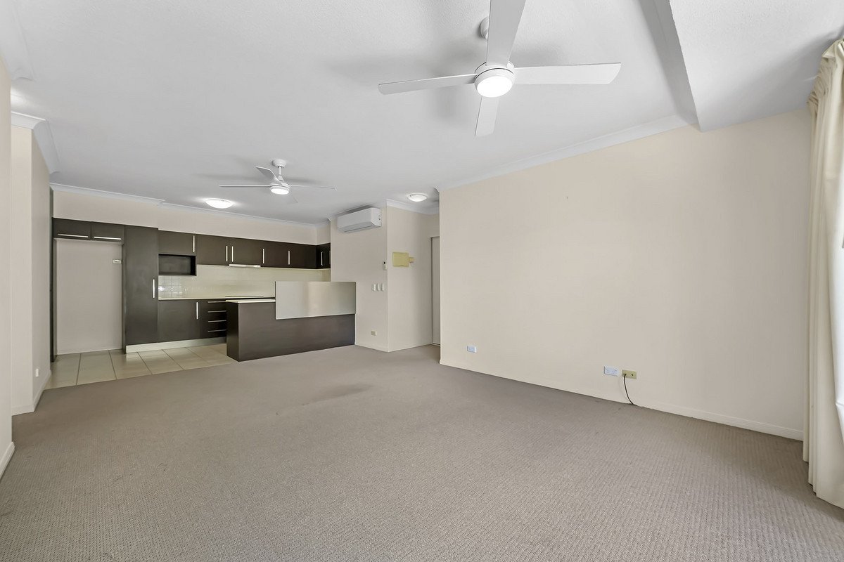 1202/12-14 Executive Drive Burleigh Waters 5