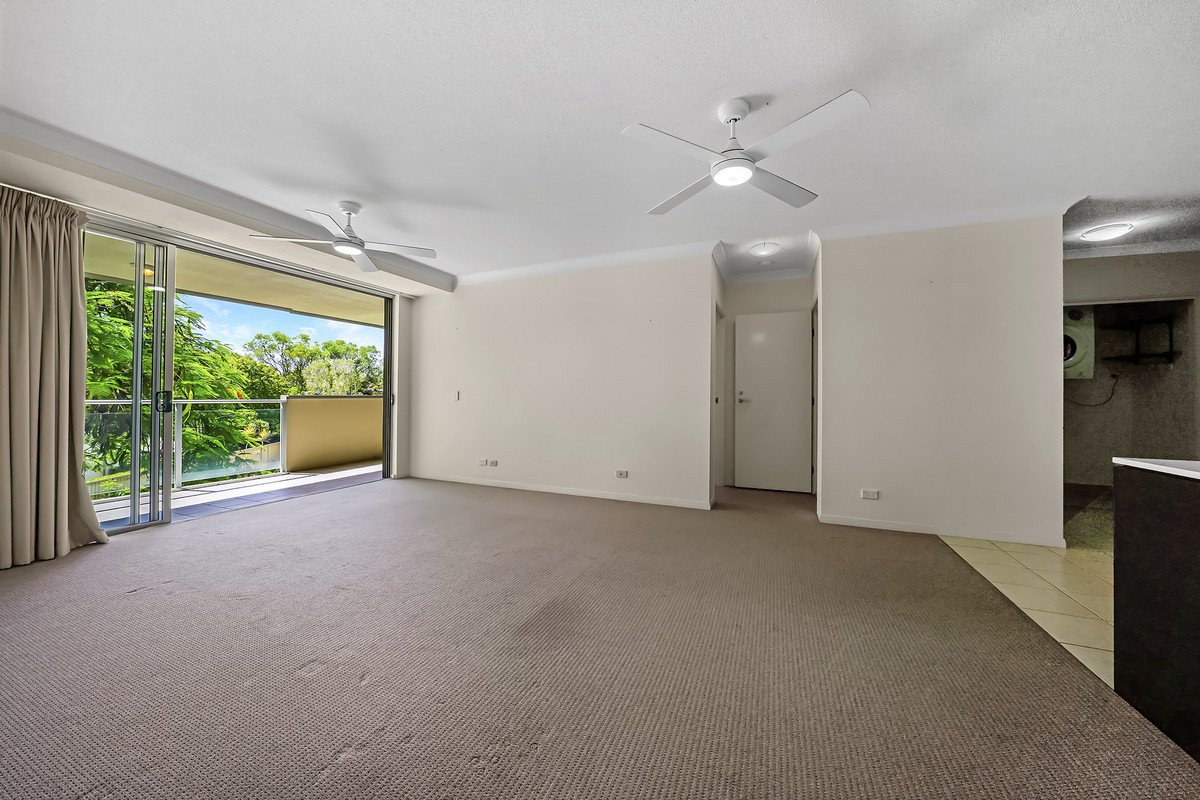 1202/12-14 Executive Drive Burleigh Waters 6