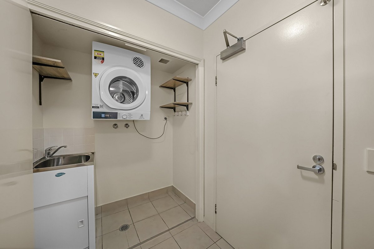 1202/12-14 Executive Drive Burleigh Waters 12