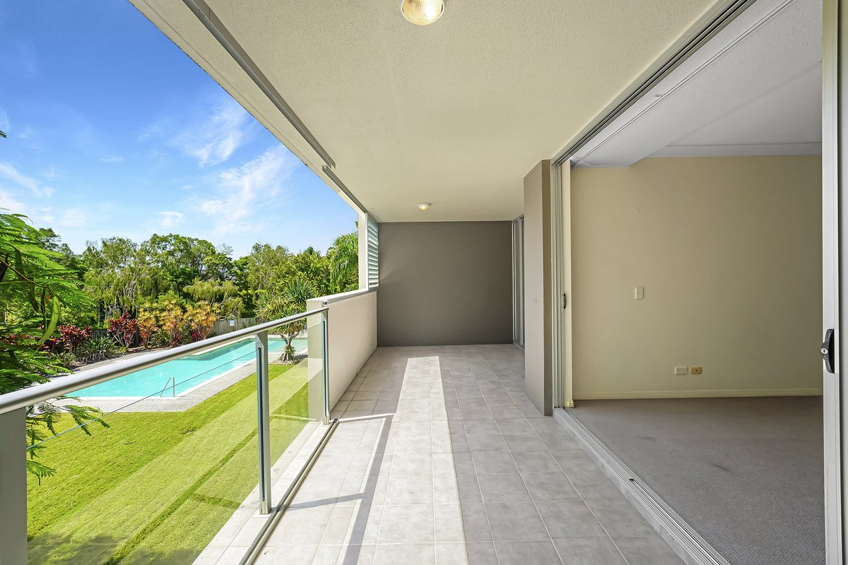 1202/12-14 Executive Drive Burleigh Waters 1