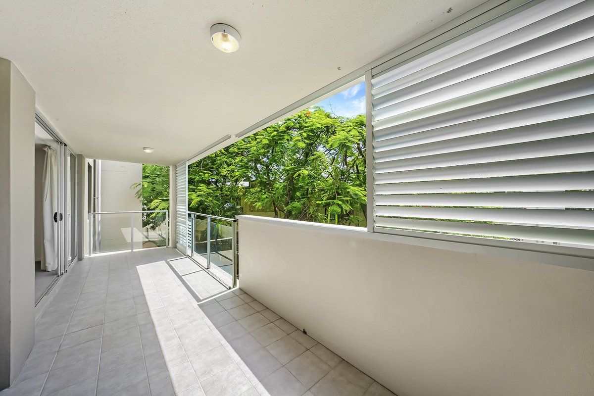1202/12-14 Executive Drive Burleigh Waters 3