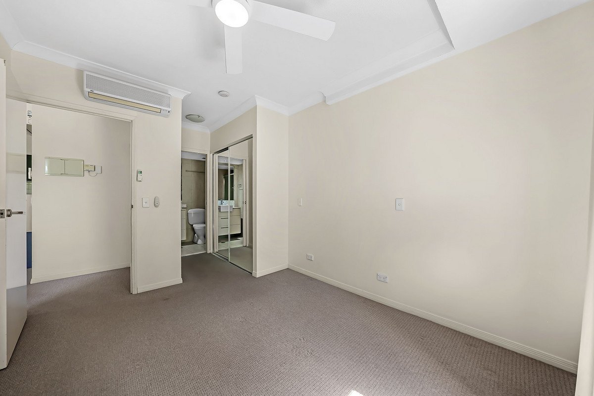 1202/12-14 Executive Drive Burleigh Waters 8