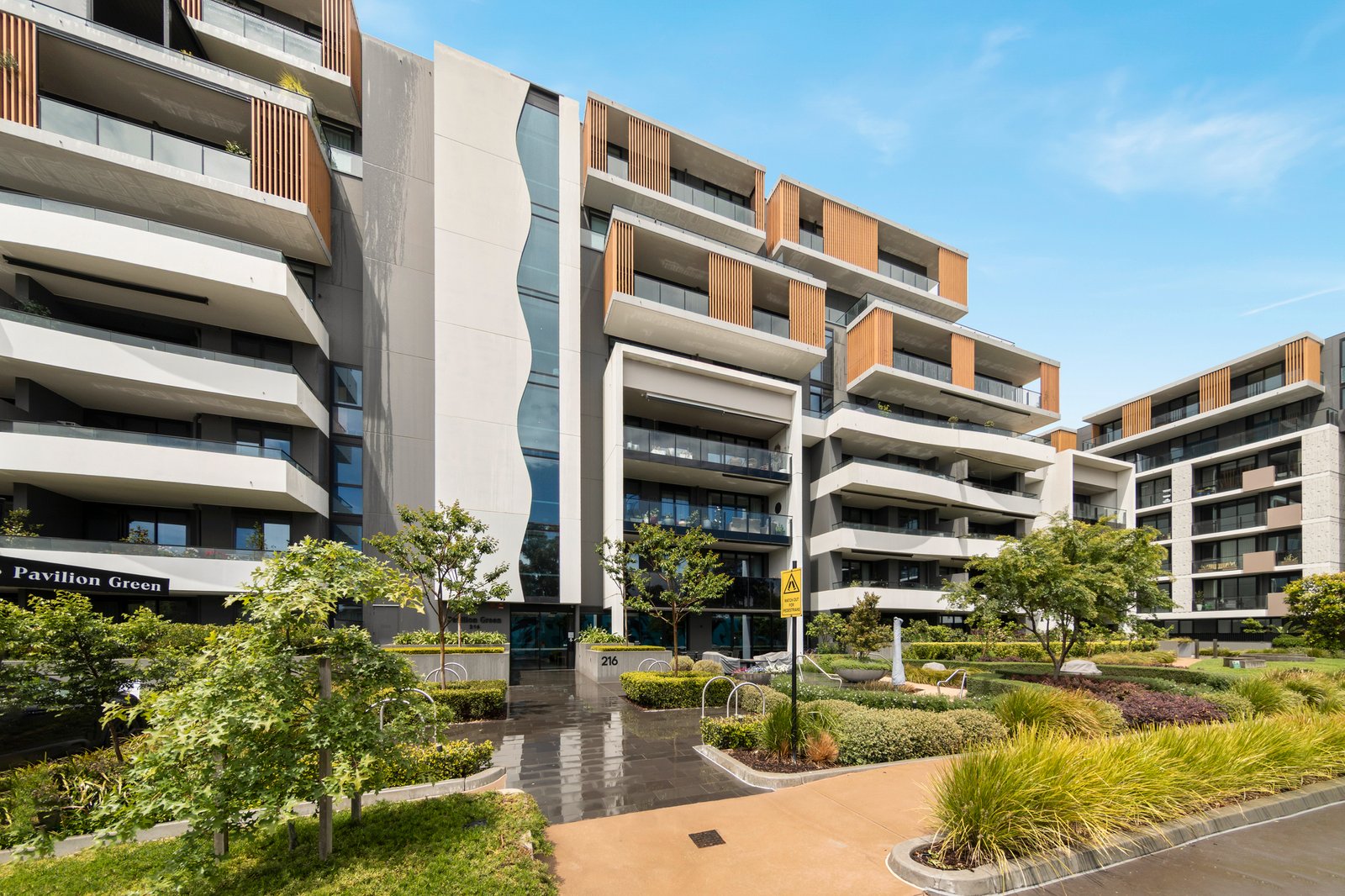Gallery: 120/216 Bay Road