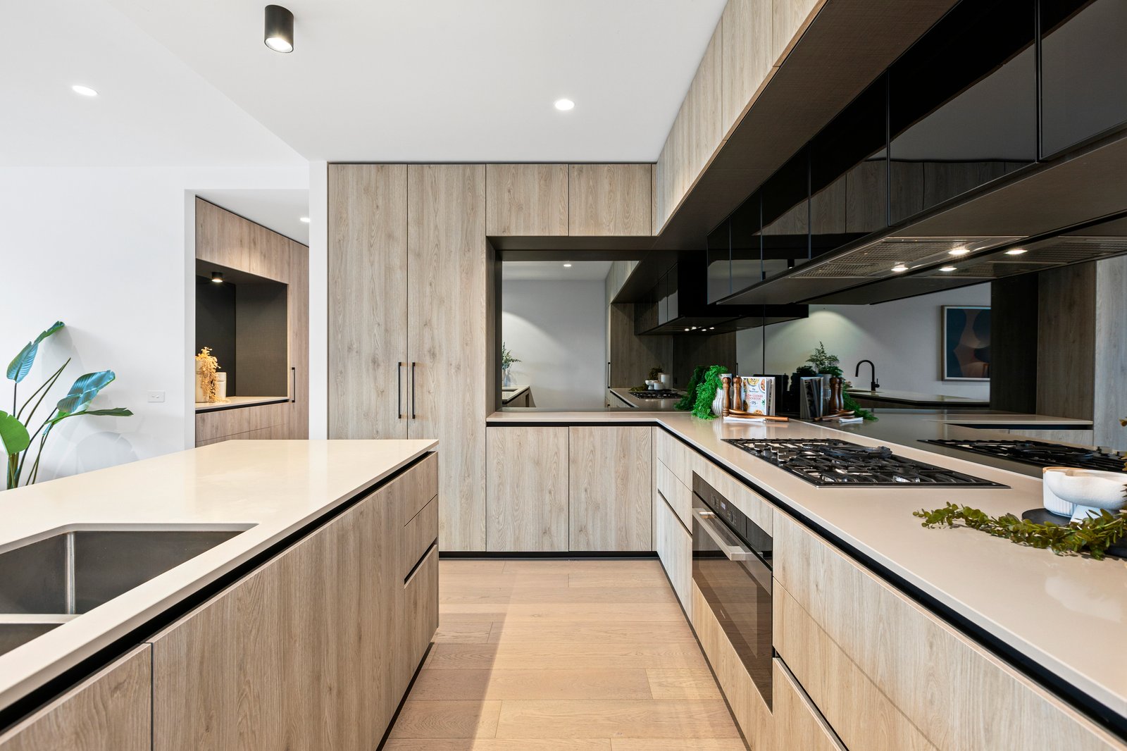 Gallery: 120/216 Bay Road