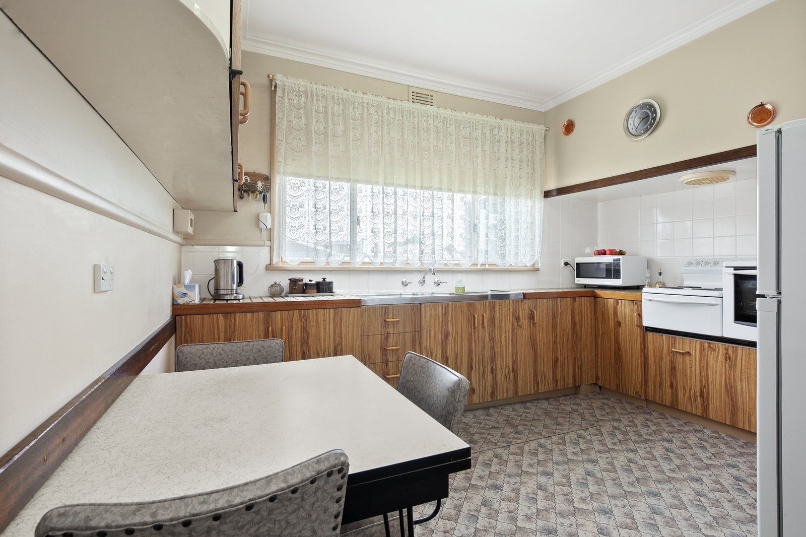 Gallery: 1203 Doveton Street North