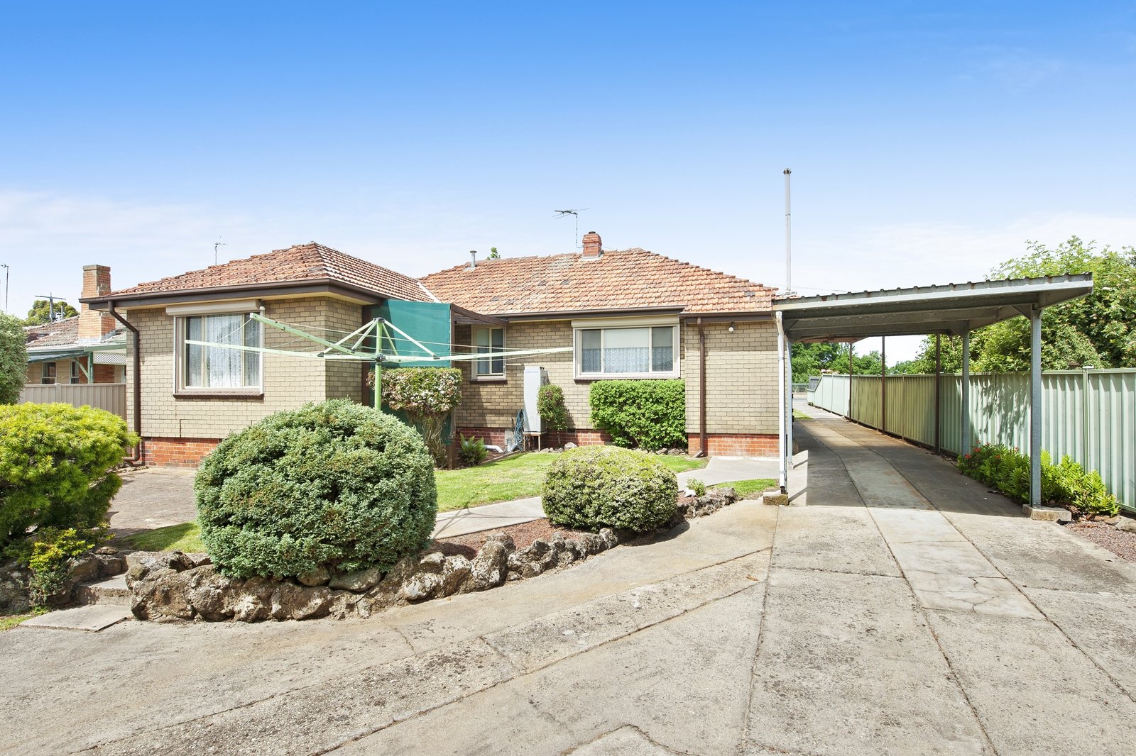 Gallery: 1203 Doveton Street North
