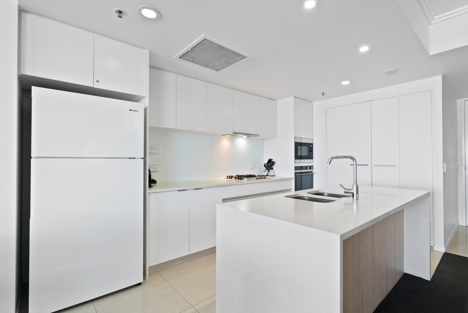 1203/110 Marine Parade COOLANGATTA 7