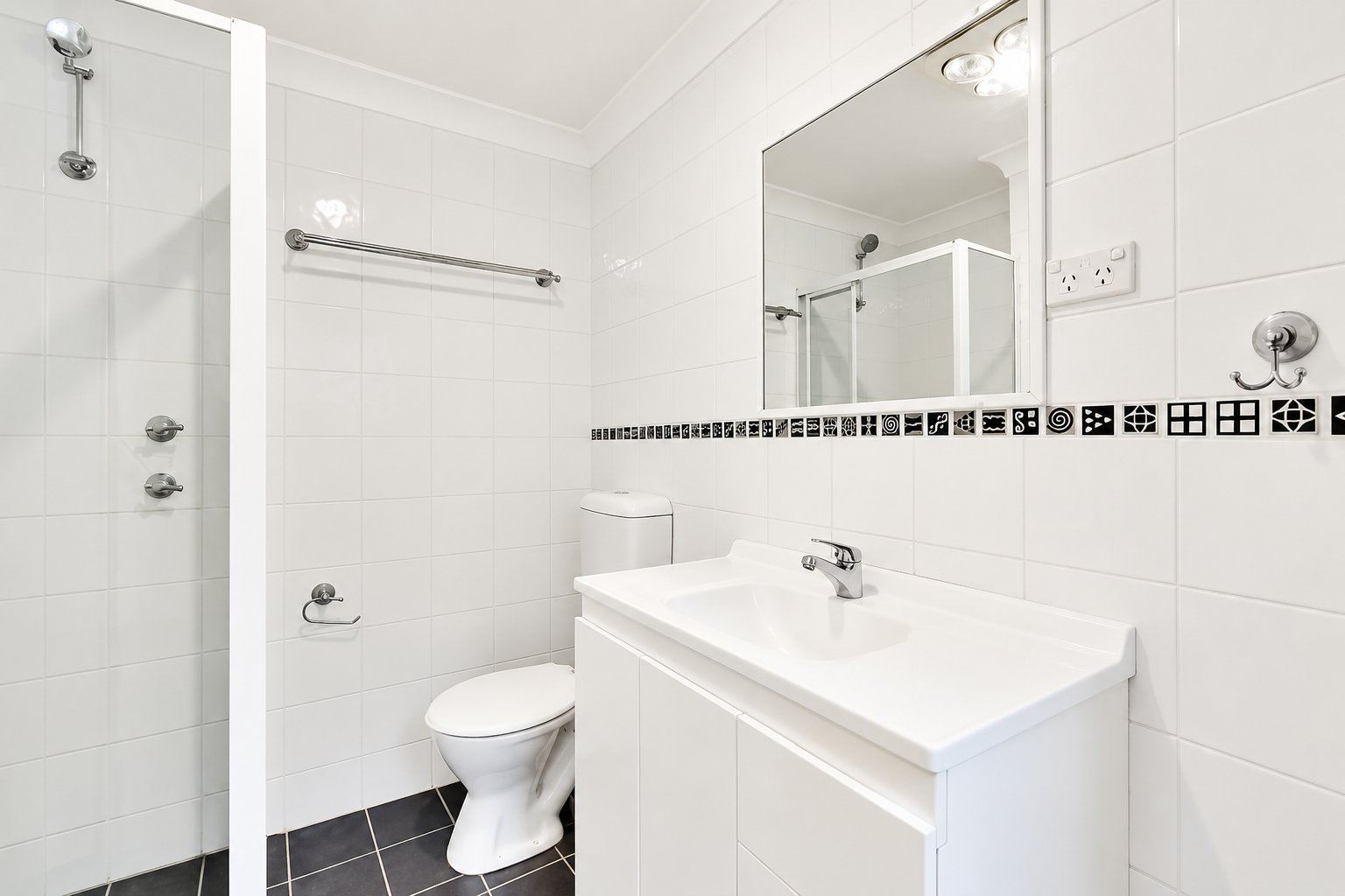 1/204 Bronte Road WAVERLEY 4