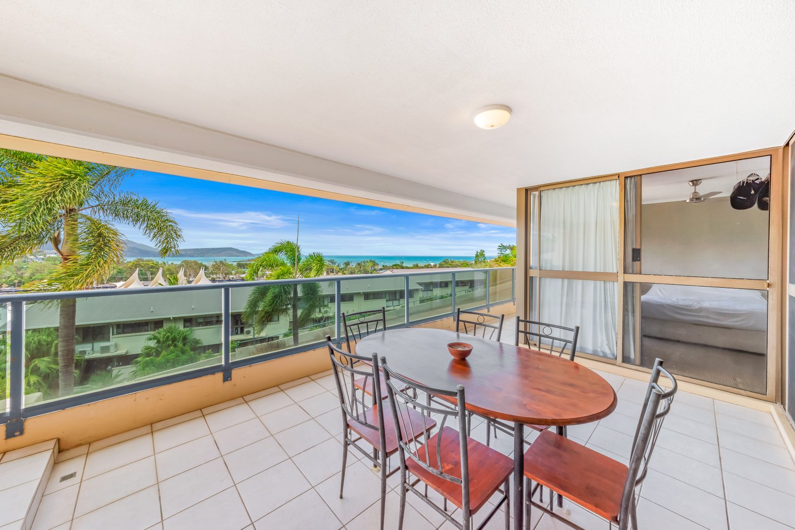 120/4 Eshelby Drive CANNONVALE 1