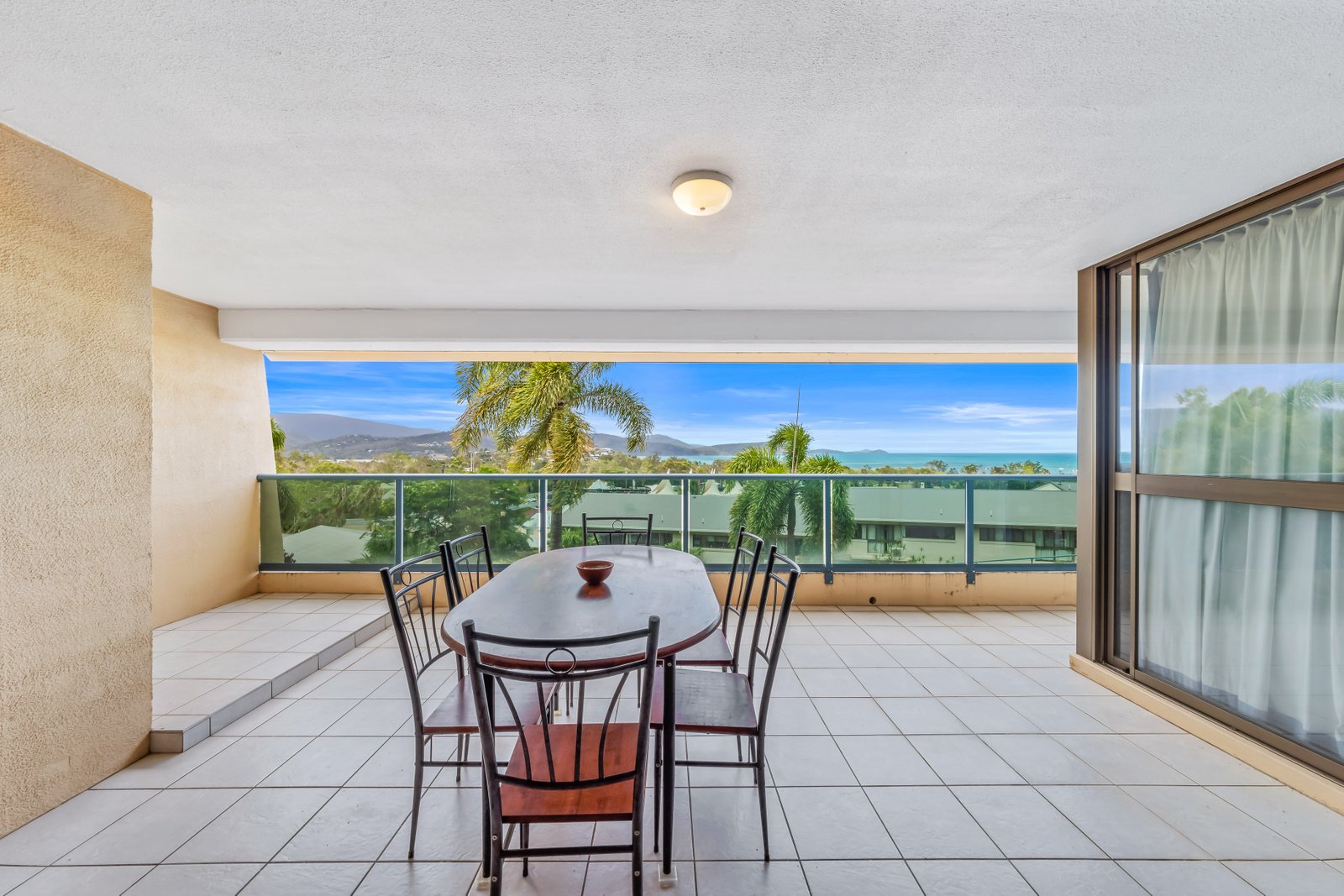 120/4 Eshelby Drive CANNONVALE 6