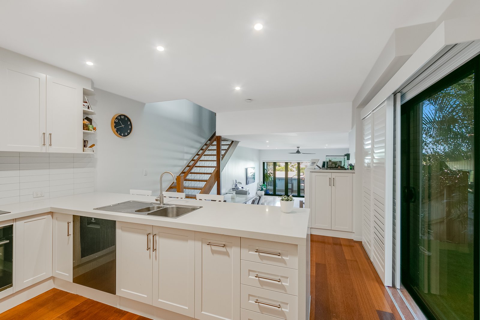 1/2057 Gold Coast Highway MIAMI 3