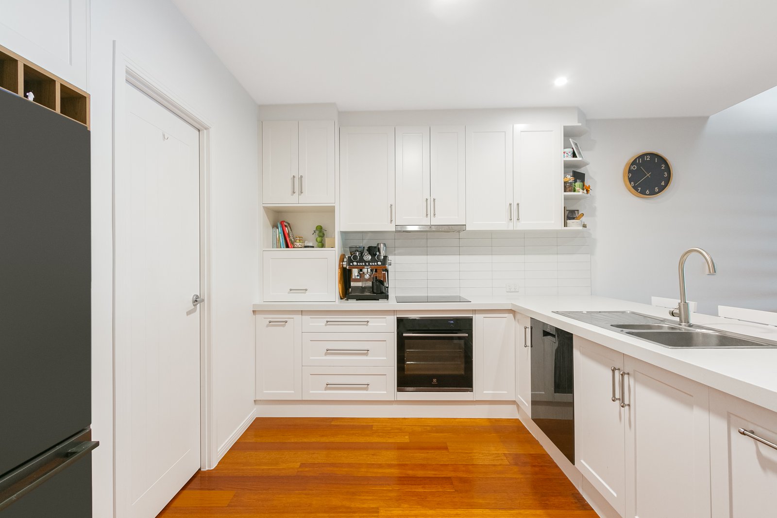 1/2057 Gold Coast Highway MIAMI 4