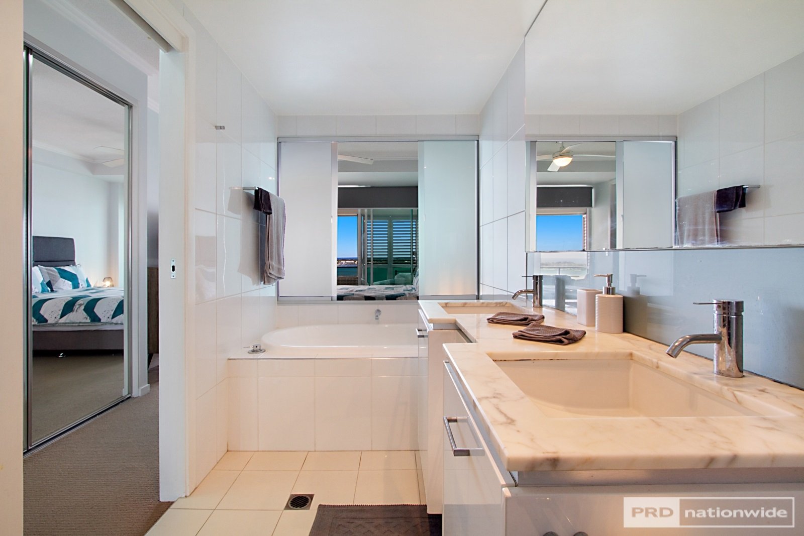 1206/300 Marine Parade LABRADOR 5