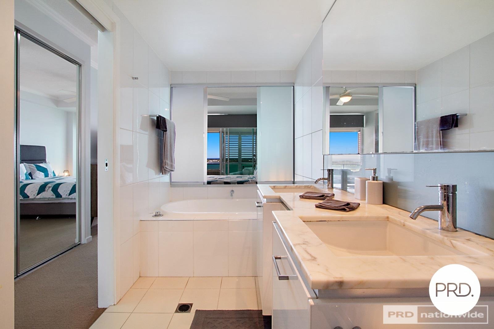 1206/300 Marine Parade LABRADOR 7