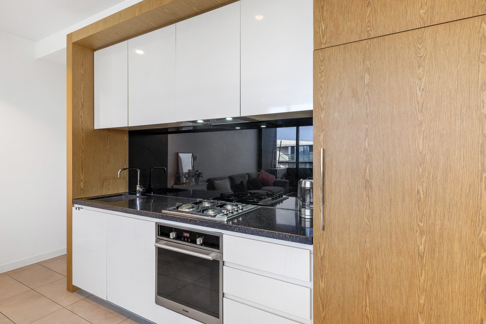 Gallery: 1206/74 Queens Road