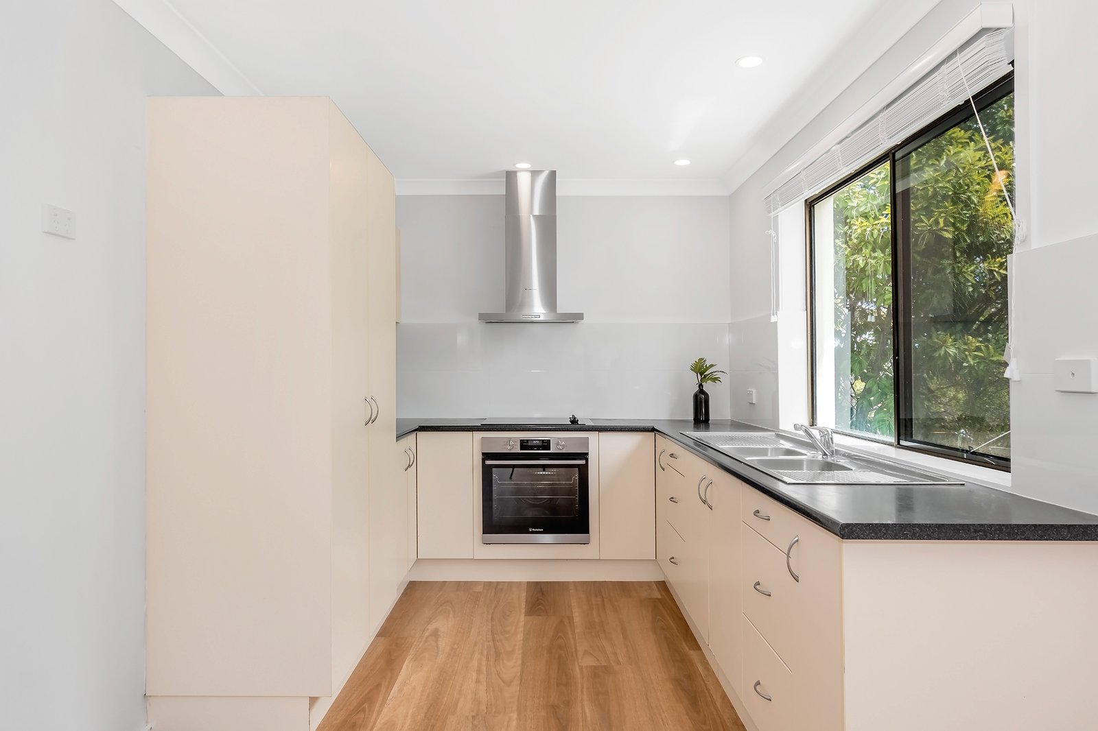 1/2073 Gold Coast Highway MIAMI 7