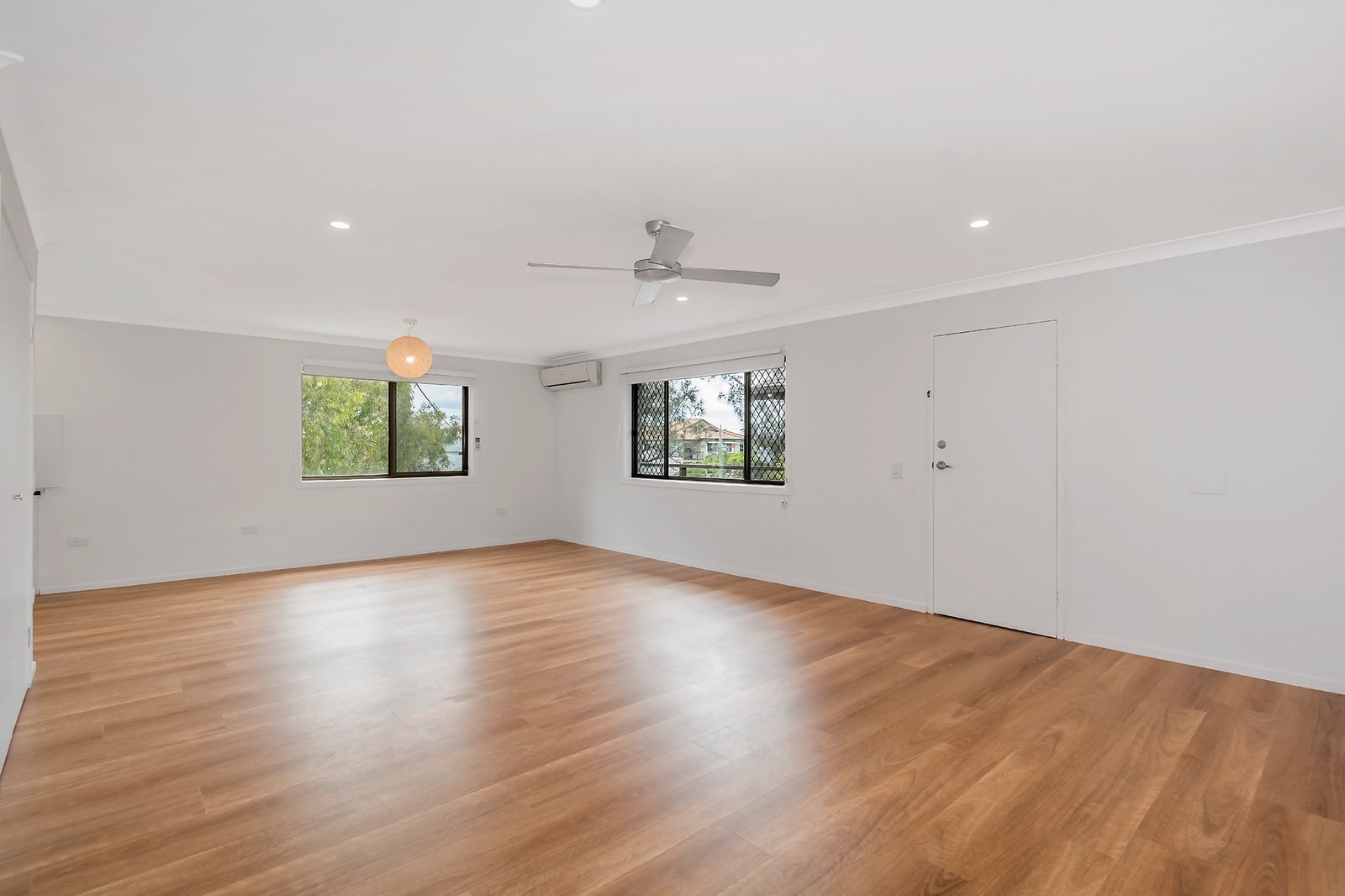 1/2073 Gold Coast Highway MIAMI 10