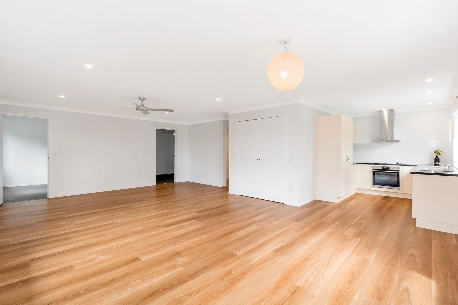 1/2073 Gold Coast Highway MIAMI 11