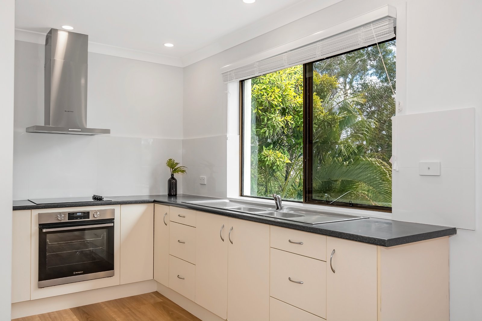 1/2073 Gold Coast Highway MIAMI 12