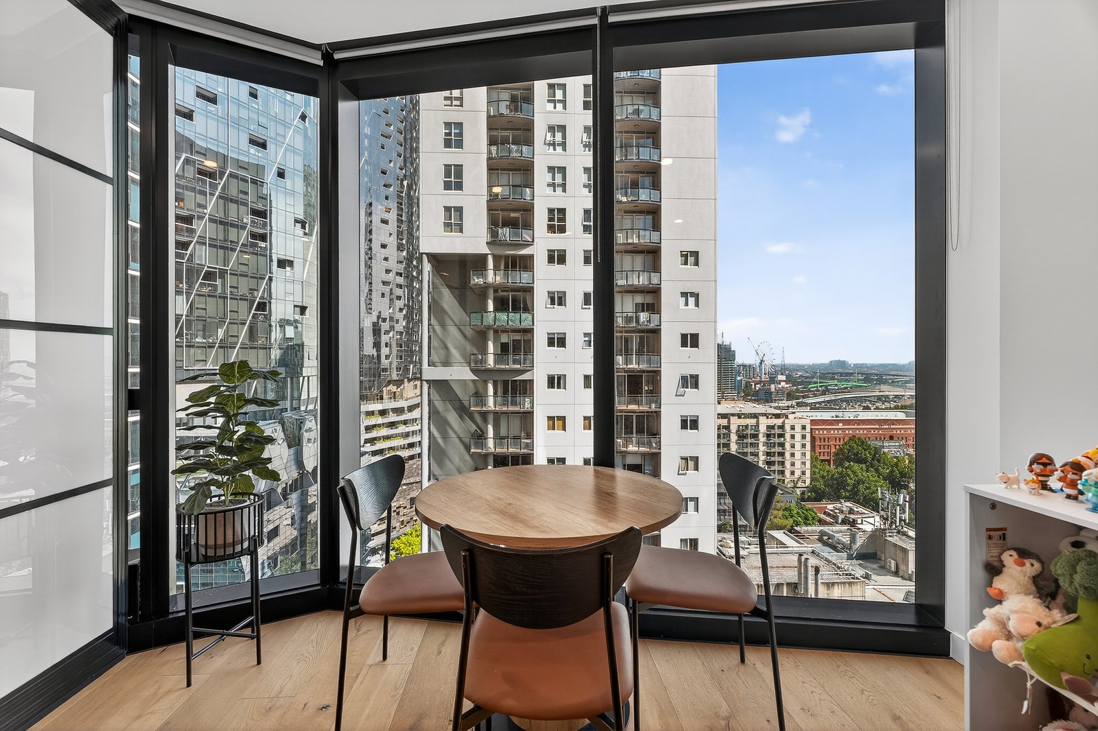 Gallery: 1207/301 King Street