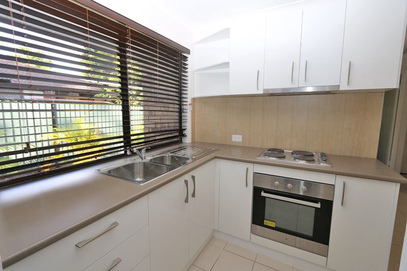 1/208 Olsen Avenue ARUNDEL 4