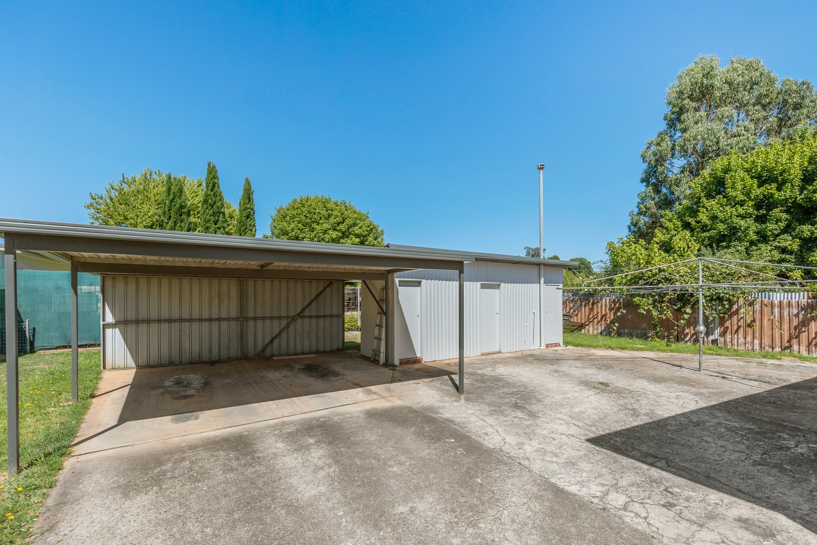 1/209 Capper Street TUMUT 8