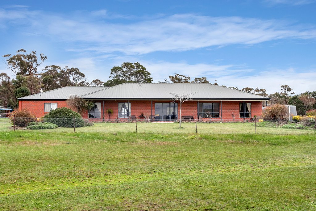 121 Basin Road SCARSDALE 1