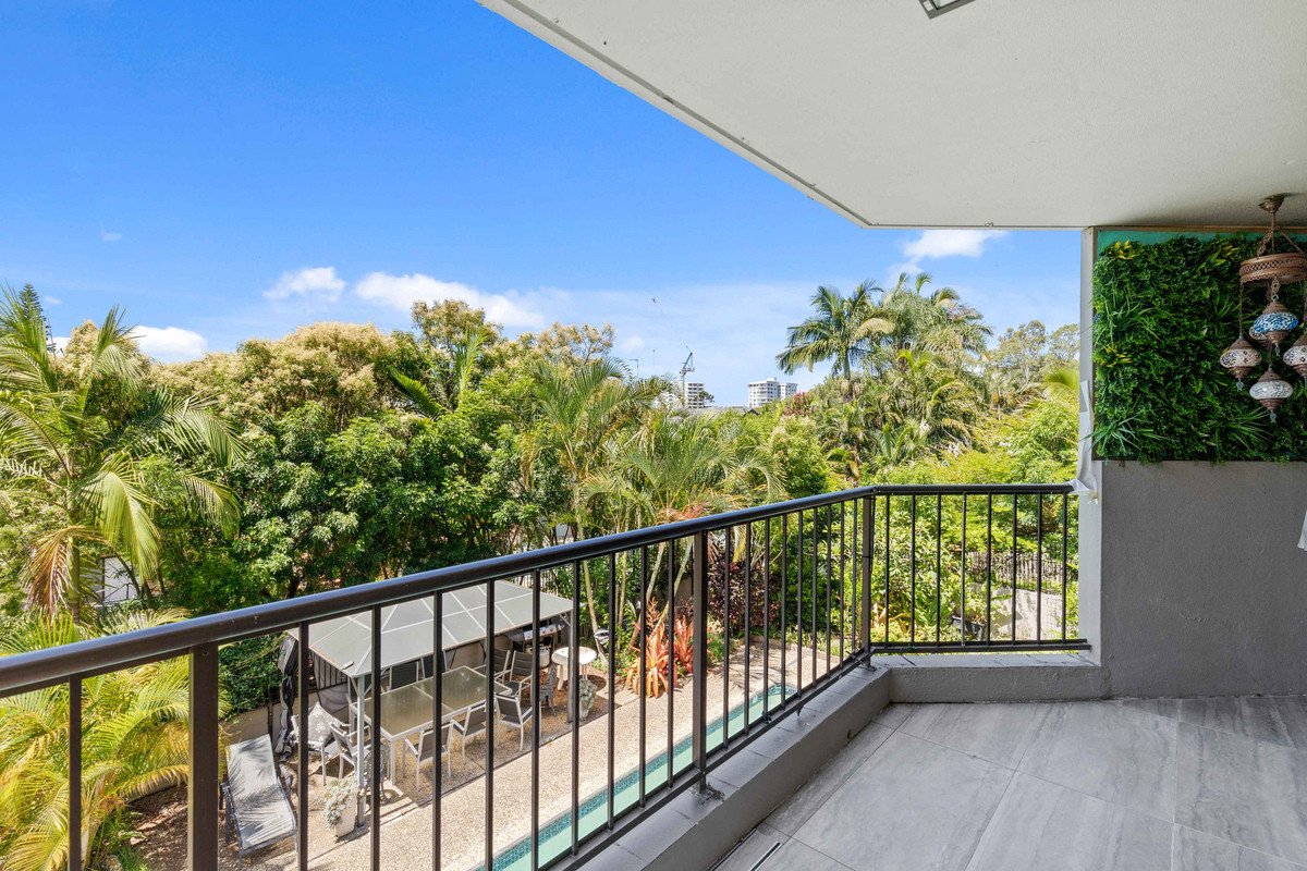 1/21 Hill Avenue Burleigh Heads 3