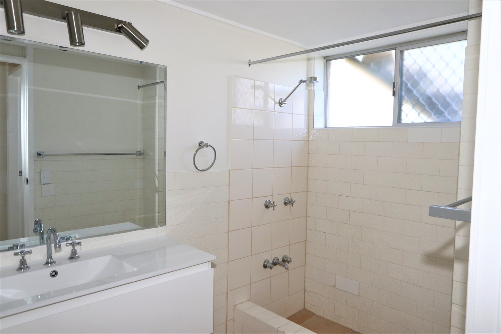 1/21 Surf Parade BROADBEACH 5