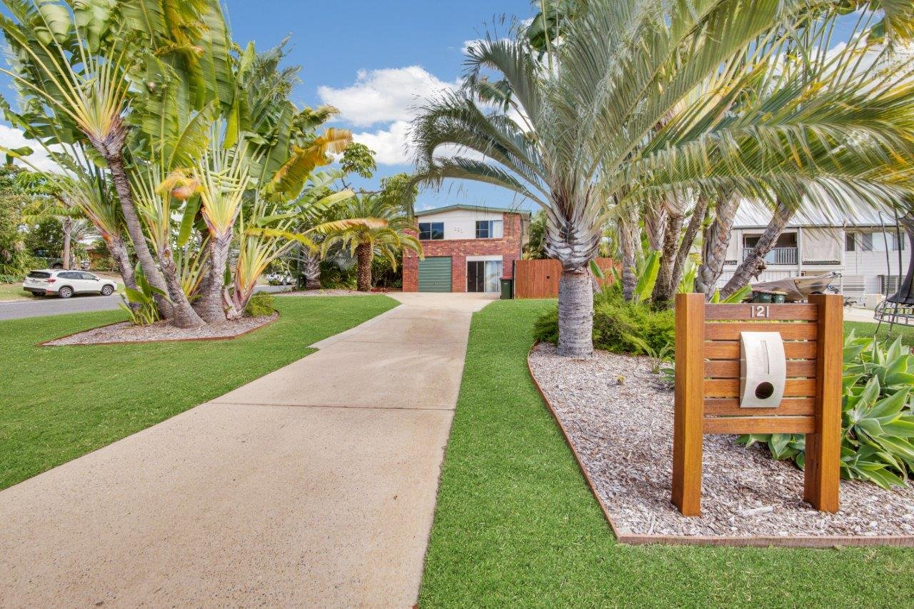 121 TARCOOLA Drive BOYNE ISLAND 2