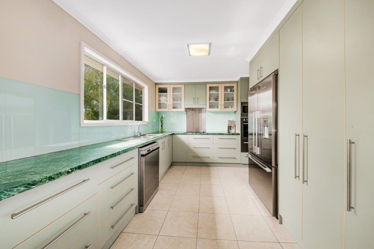 121 TARCOOLA Drive BOYNE ISLAND 3