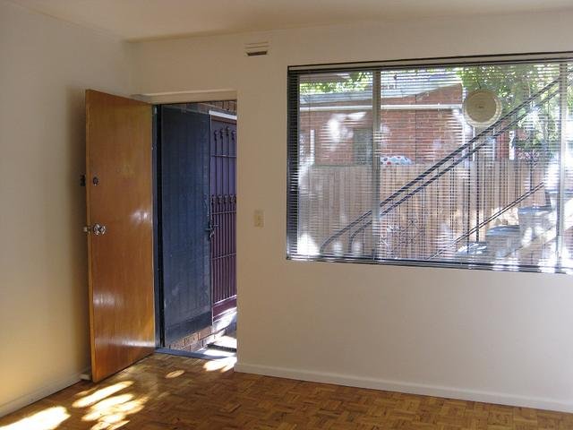 Gallery: 1/21 Waterloo Crescent