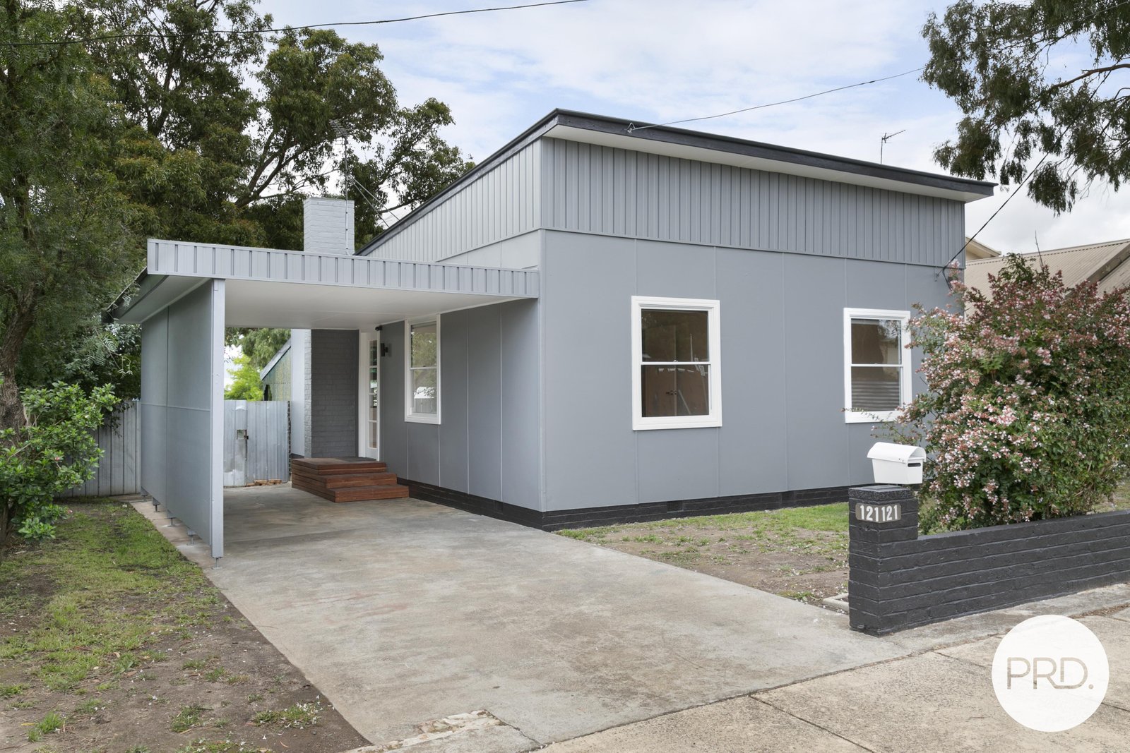 121 Yarrowee Street SEBASTOPOL 1