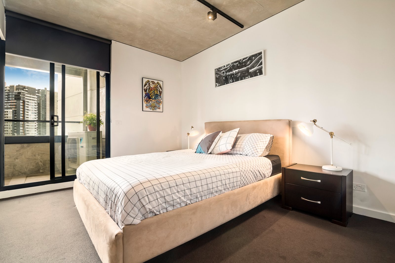 Gallery: 1210/152 Sturt Street