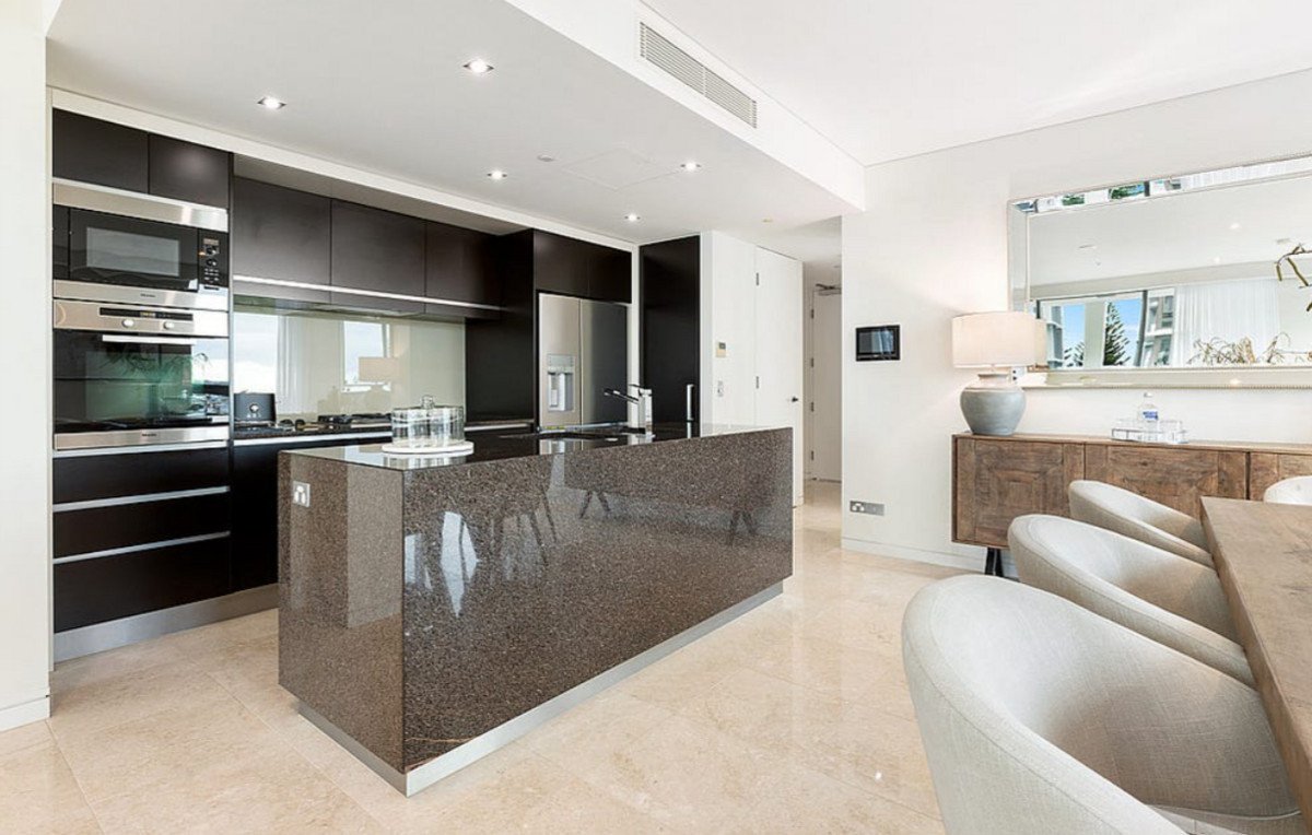 12/106 The Esplanade Burleigh Heads 6