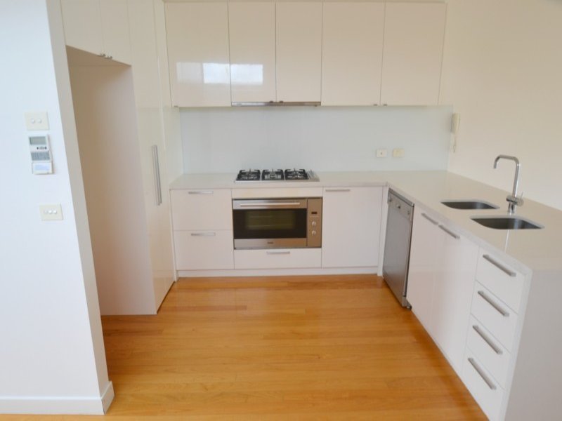 Gallery: 1/211 Beach Road