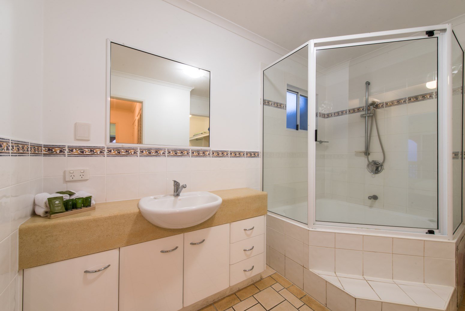 12/115 Shingley Drive AIRLIE BEACH 16